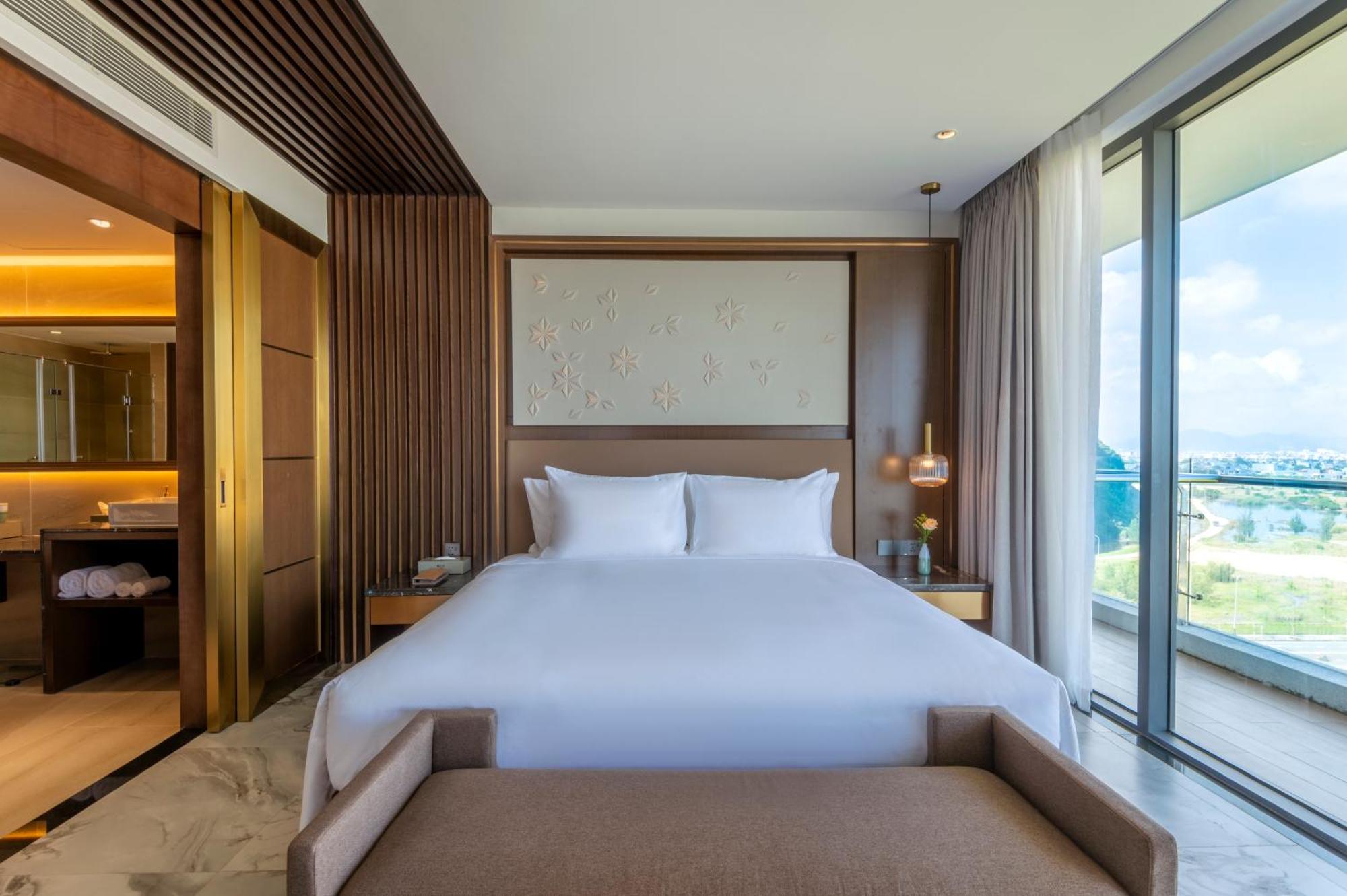 Koi Resort & Residence Danang Exterior photo